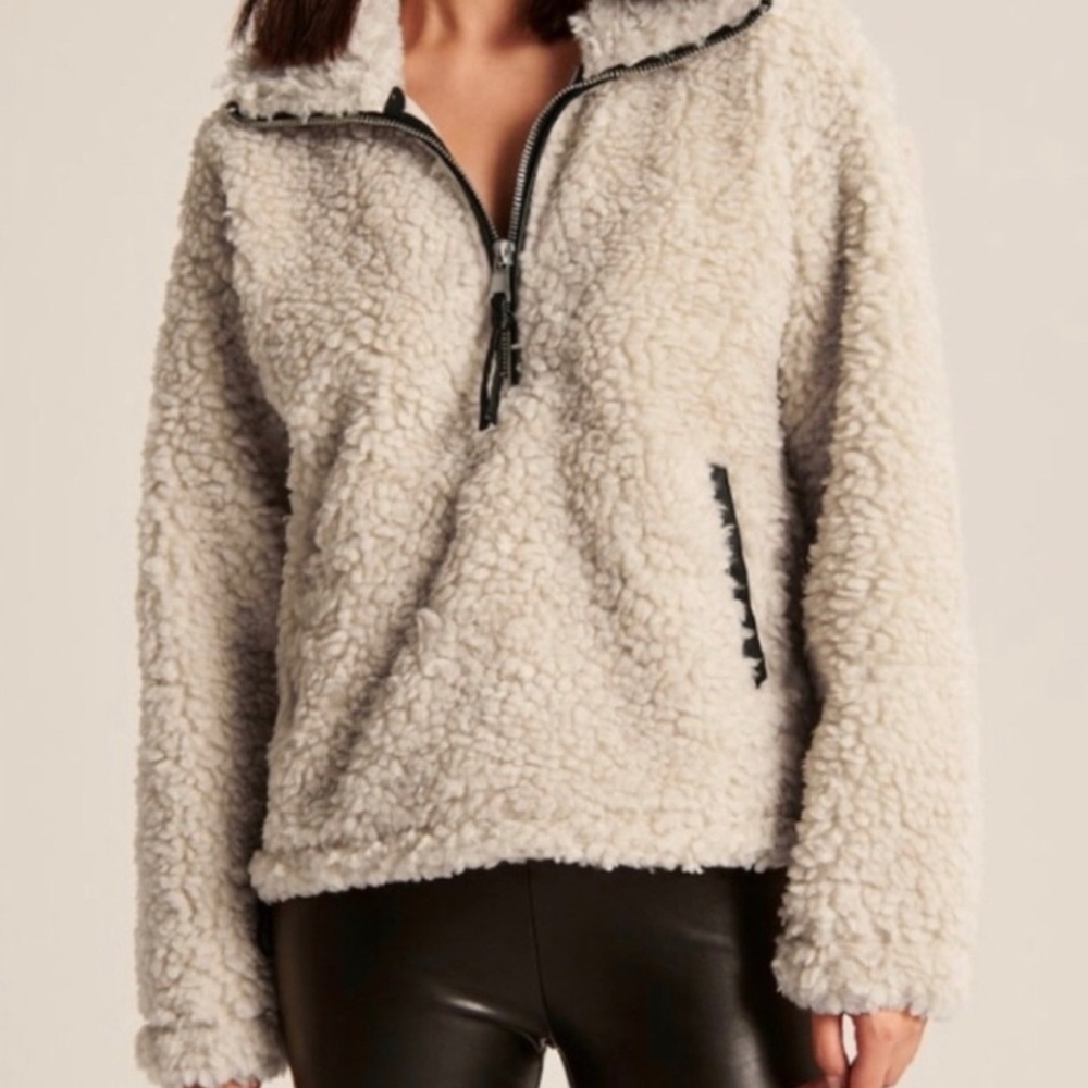 New Abercrombie women’s Sherpa quarter zip